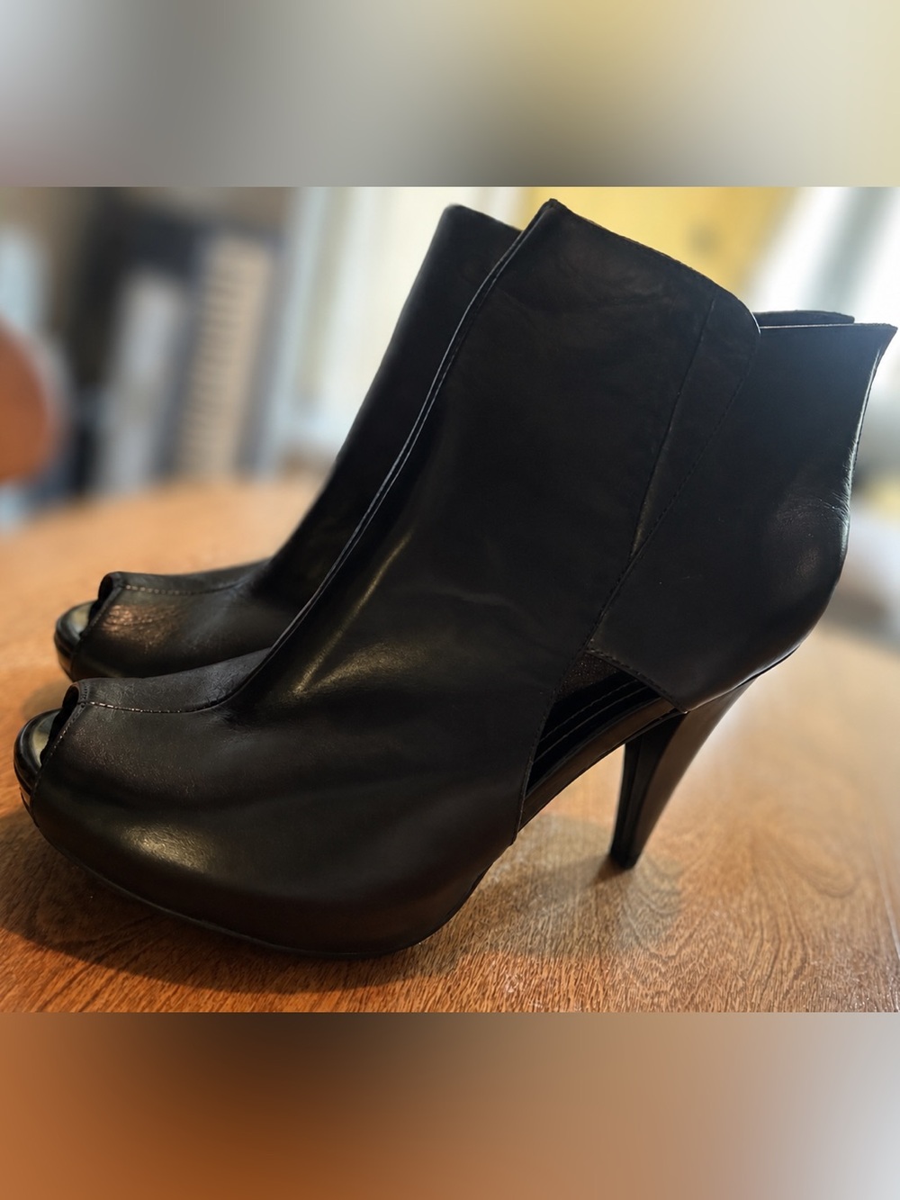 Kenneth Cole Reaction Black Leather High Heel Ankle Boots